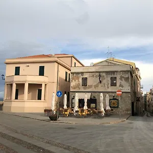 Cavour 84 , Alghero Italia